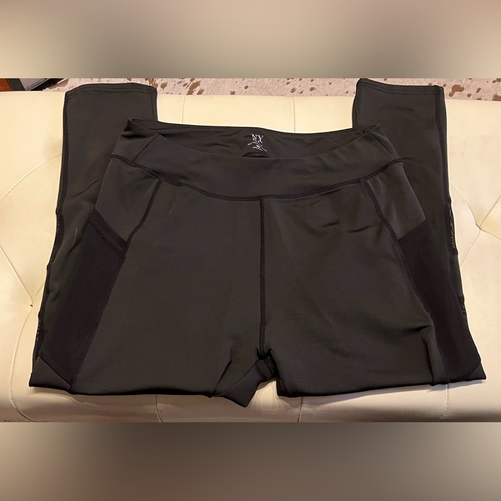 New York & Company Leggings w/ Side Mesh Detail - Large
